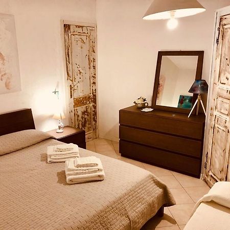 B&B Le Quattro Stagioni La Maddalena  Ngoại thất bức ảnh
