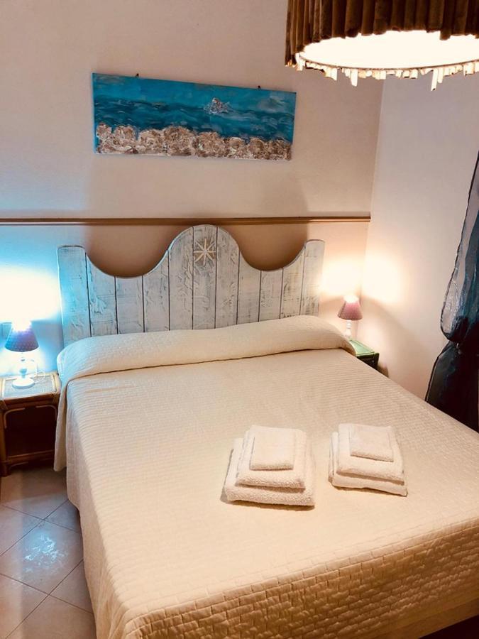 B&B Le Quattro Stagioni La Maddalena  Ngoại thất bức ảnh