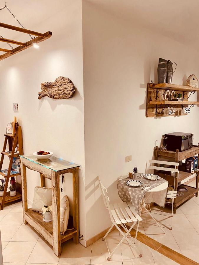 B&B Le Quattro Stagioni La Maddalena  Ngoại thất bức ảnh