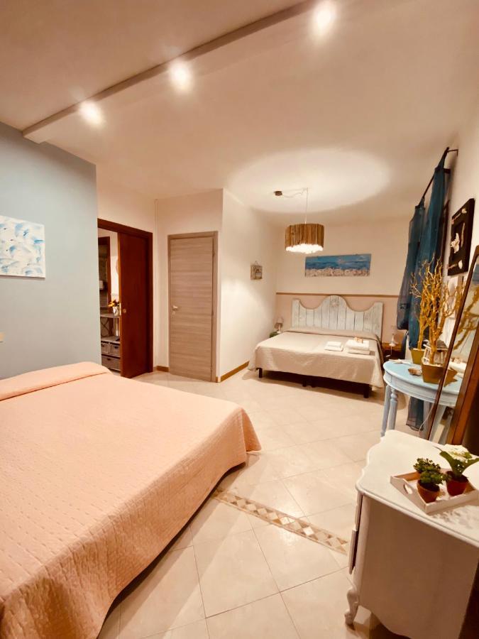 B&B Le Quattro Stagioni La Maddalena  Ngoại thất bức ảnh